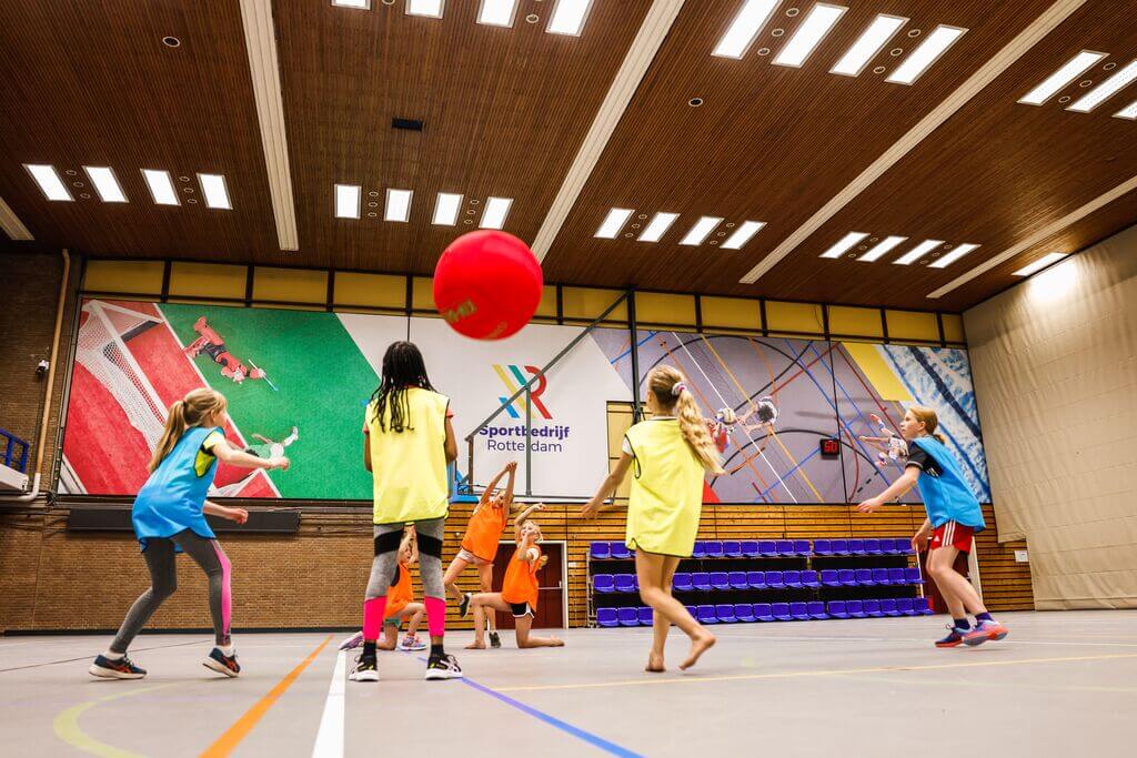 Leerlingen in beweging basis onderwijs Rotterdam